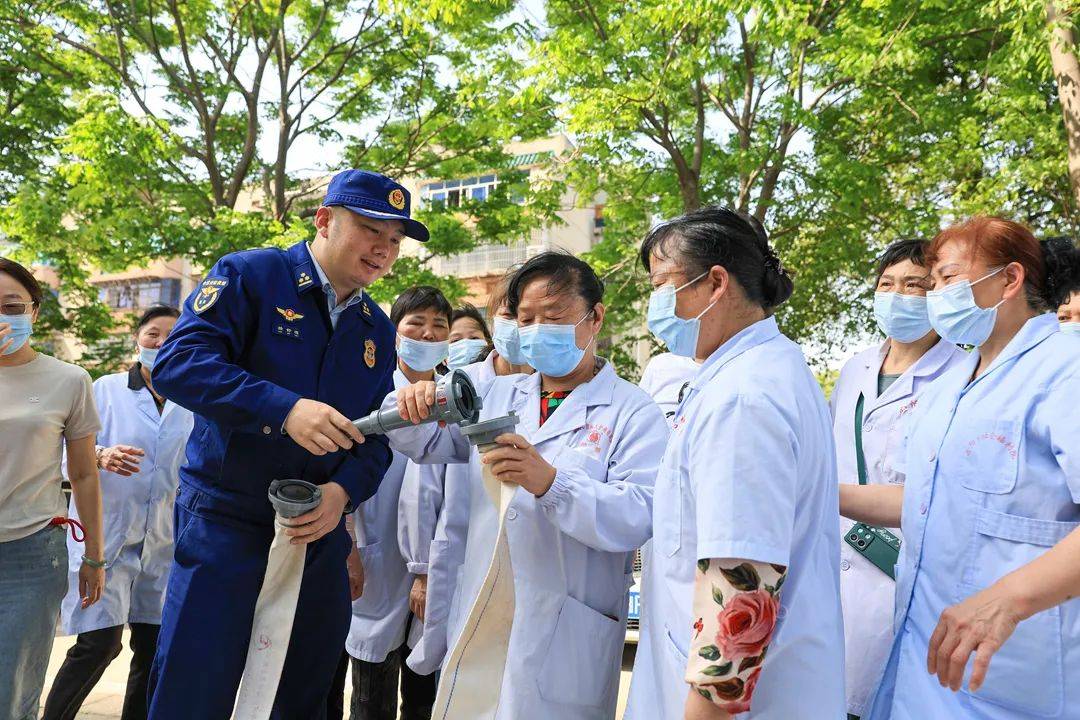 宣传！岳阳消防用行动守护最美“夕阳红”AG真人网页联合排查、高频演练、广泛(图7)