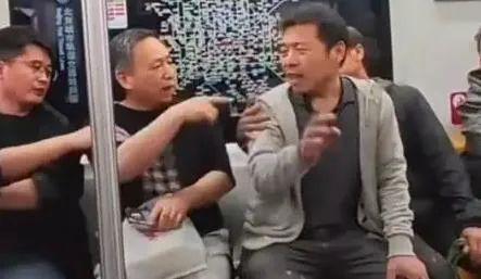 脏”被拘留：你“高贵”的样子真让人恶心！AG真人国际大快人心！北京大爷骂劳动者“(图5)